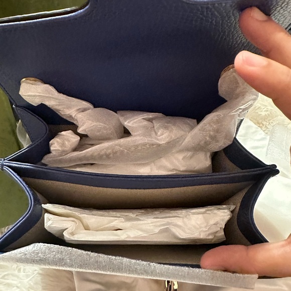 Authentic GUCCI Dollar Calfskin Small Interlocking G Shoulder Bag Caspian NEW - Picture 4 of 11